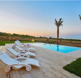 3 bedroom villa with infinity pool and jacuzzi, Scopello, sleeps 5-6